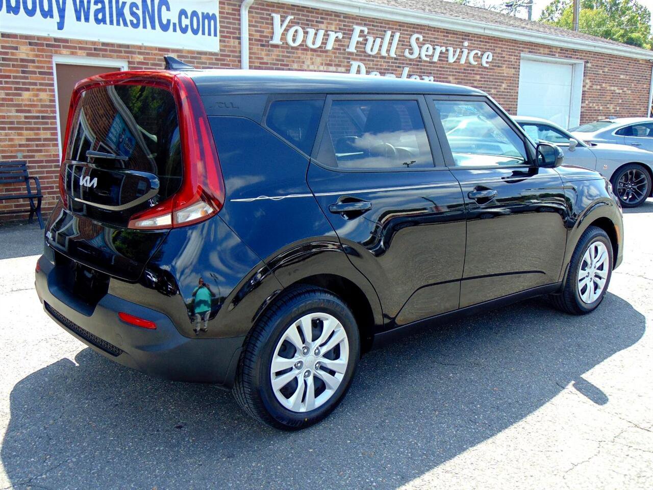Used 2022 Kia Soul LX image 5