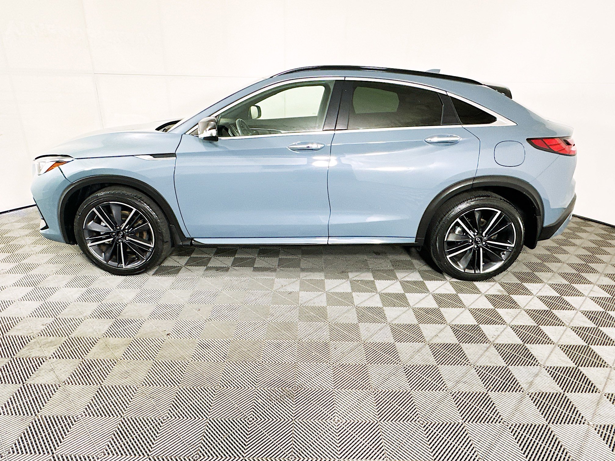 Used 2023 INFINITI QX55 Luxe w/ Cargo Package image 6