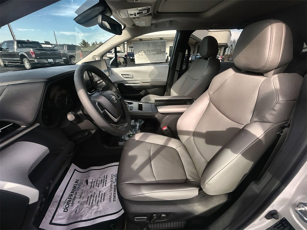 New 2025 Toyota Sienna XLE w/ XLE Plus Package image 10