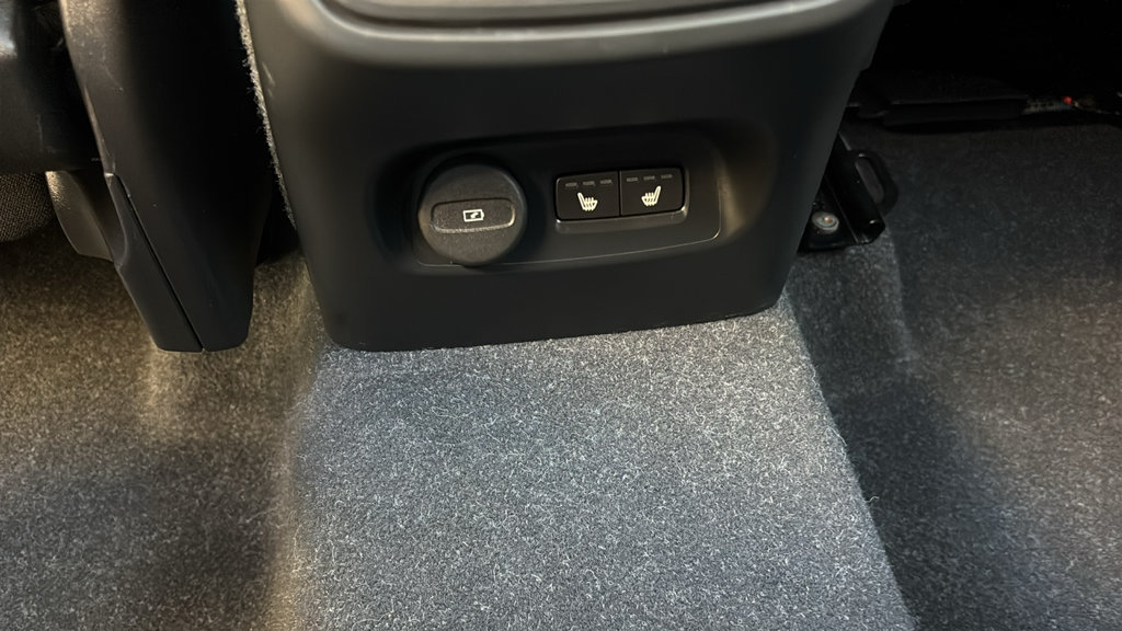 Certified 2023 Volvo XC40 B5 Plus w/ Climate Package AWD/4WD image 8