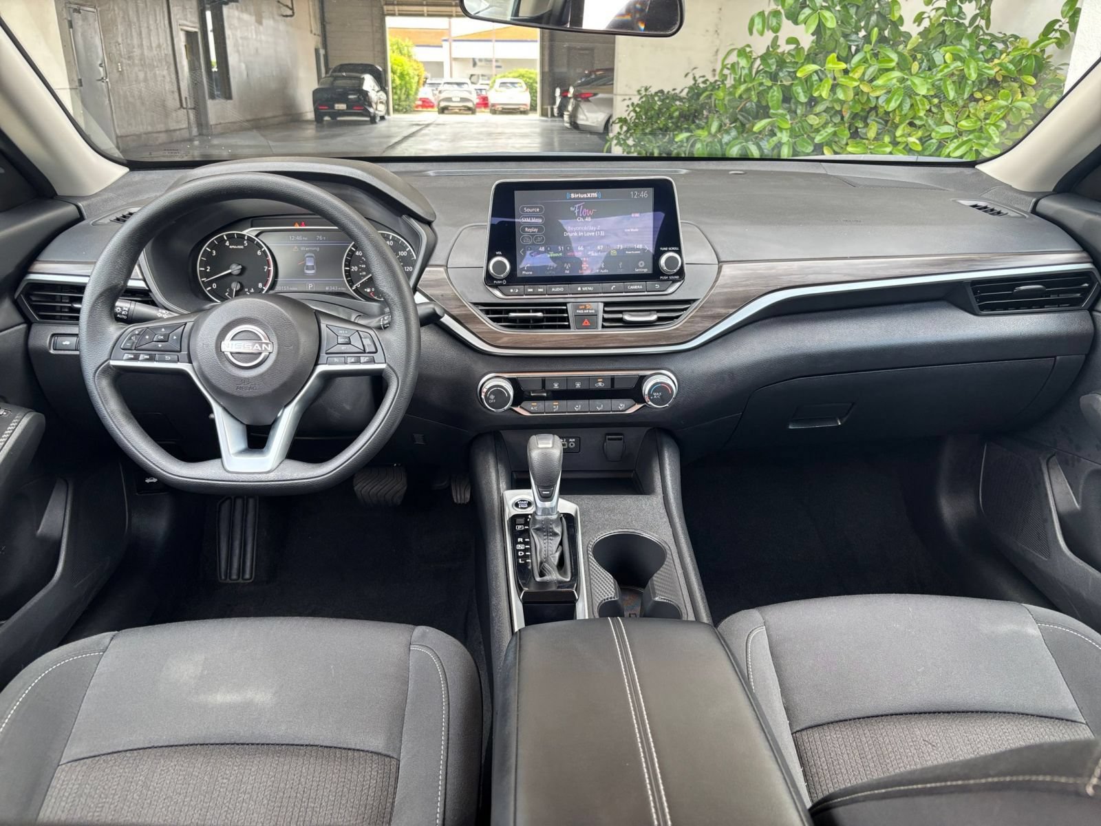 Used 2025 Nissan Altima 2.5 SV FWD image 34