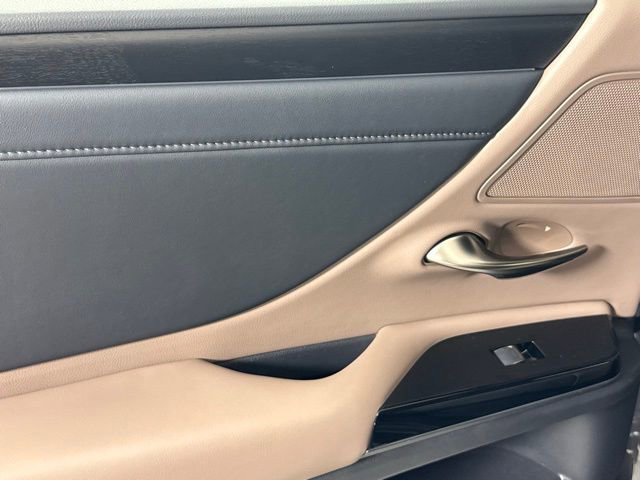 New 2025 Lexus ES 300h w/ Premium Package image 19