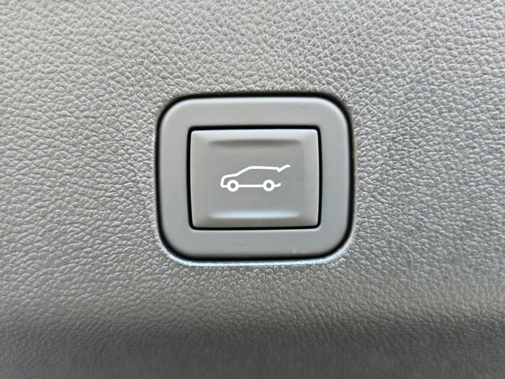 New 2026 GMC Yukon XL Elevation image 32
