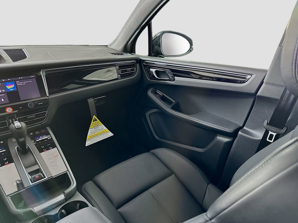 Certified 2026 Porsche Macan image 26