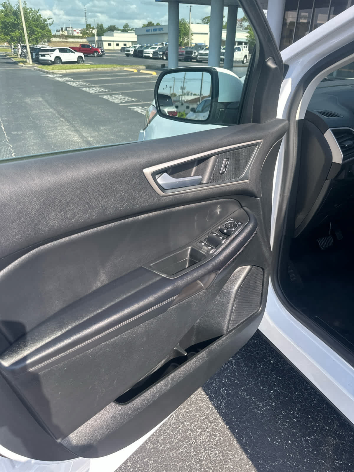 Used 2024 Ford Edge SEL AWD/4WD image 15