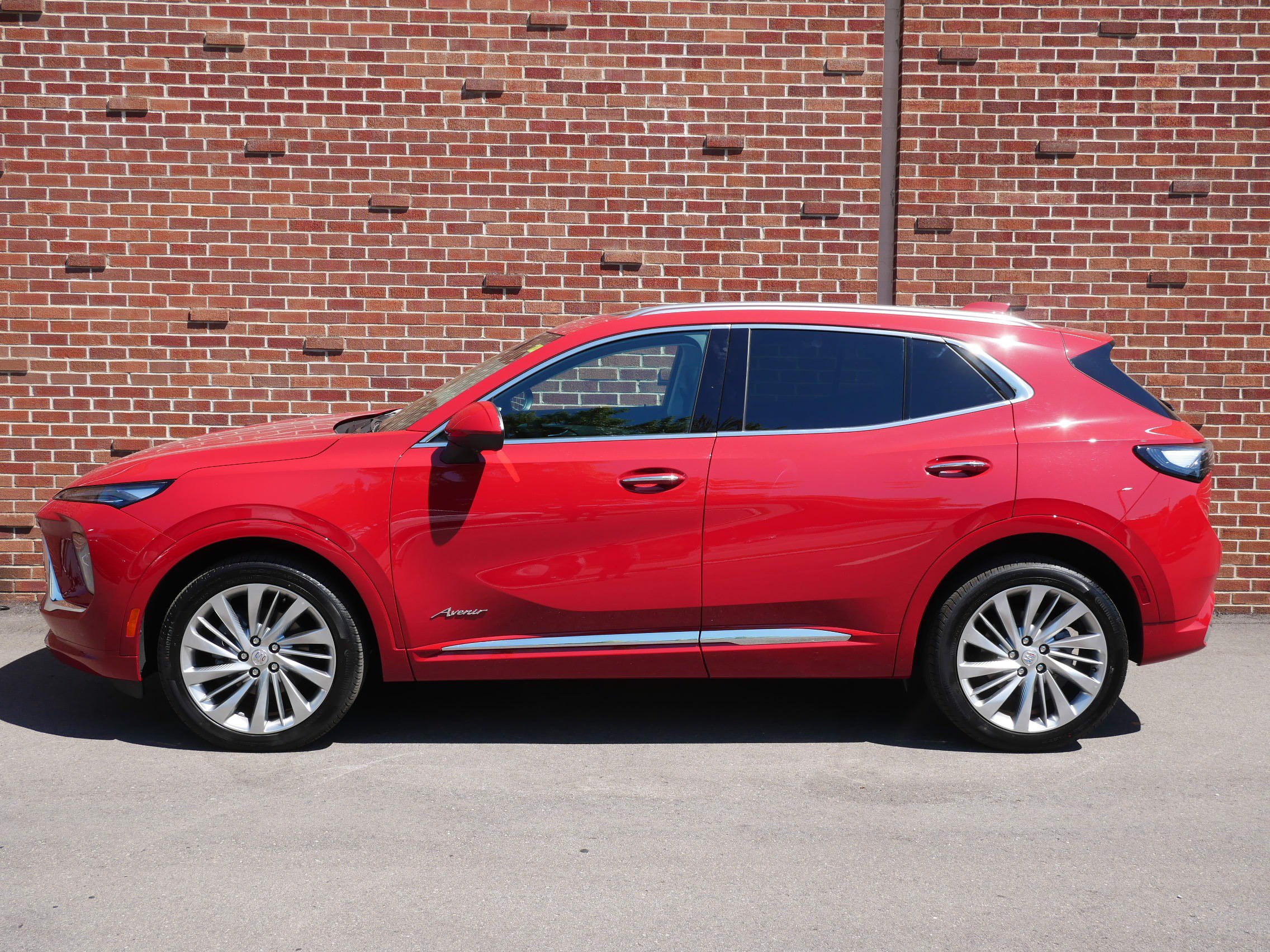Used 2025 Buick Envision Avenir AWD/4WD image 2