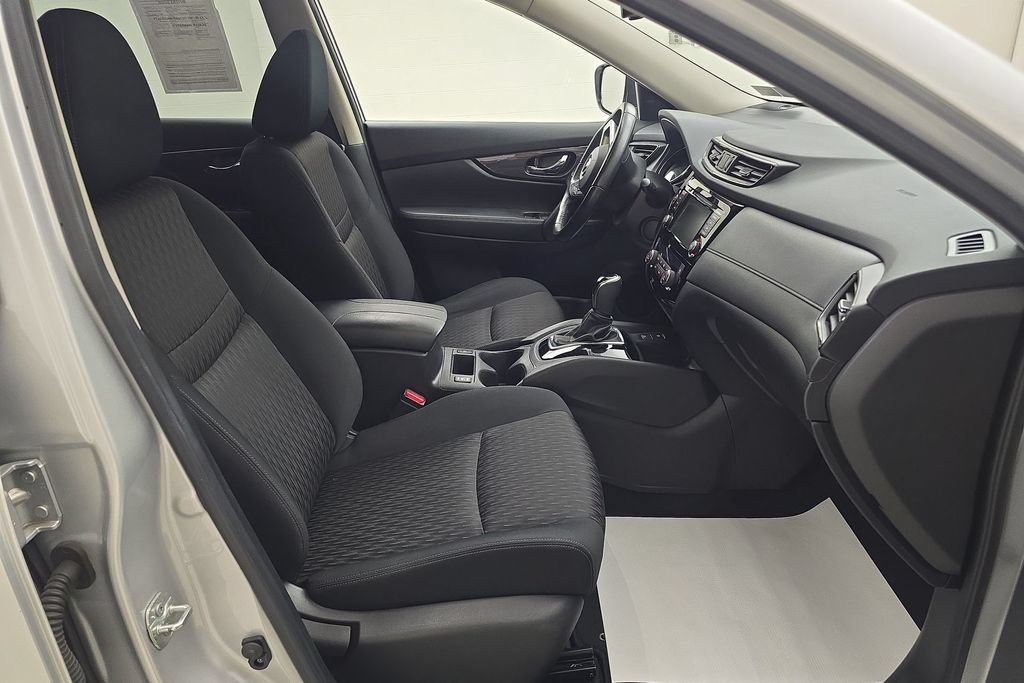 Used 2019 Nissan Rogue SV w/ Premium Package AWD/4WD image 28