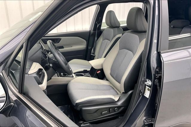 Used 2025 Subaru Forester Premium AWD/4WD image 8
