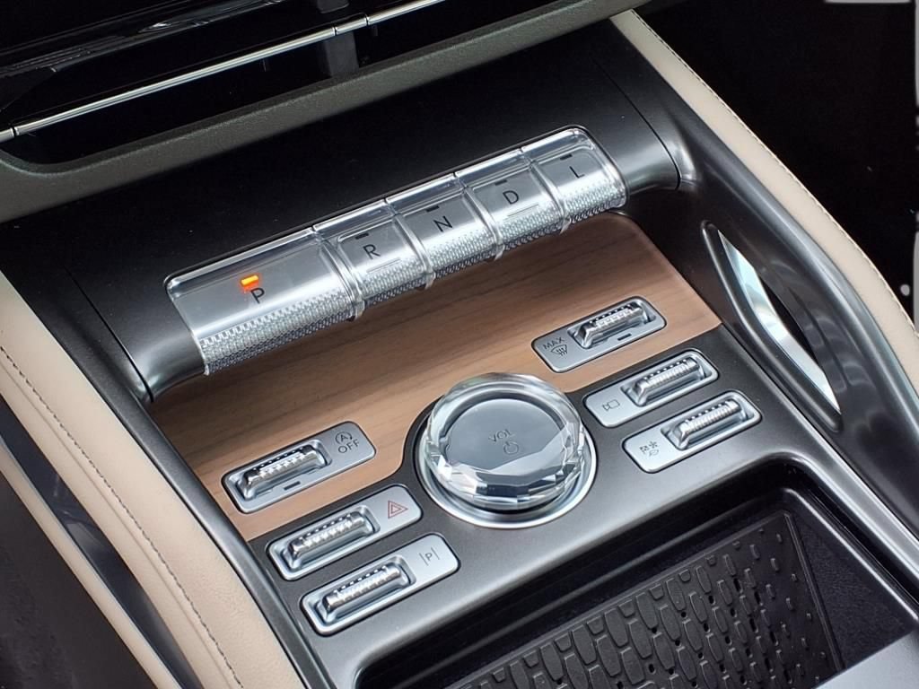 New 2025 Lincoln Nautilus Reserve w/ Jet Appearance Package AWD/4WD image 20