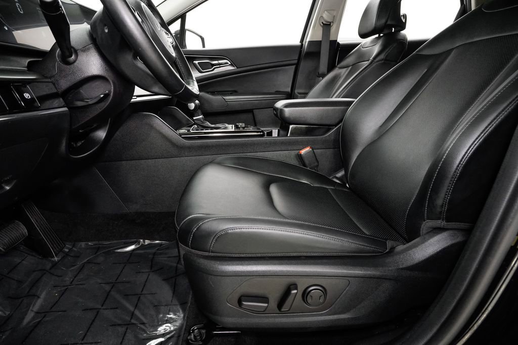 Certified 2025 Kia Sportage EX image 9