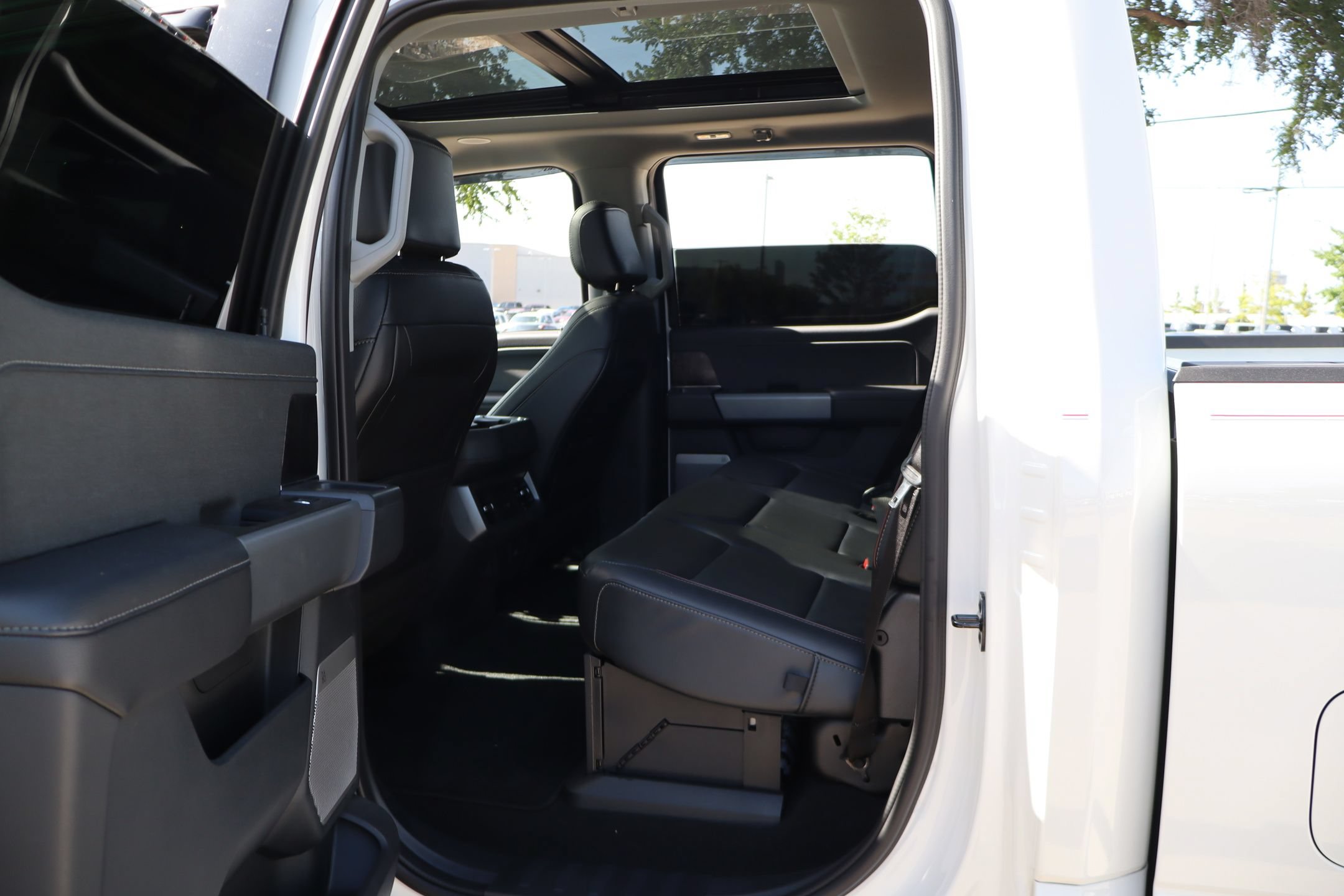 Used 2023 Ford F350 Lariat w/ Lariat Ultimate Package AWD/4WD image 26