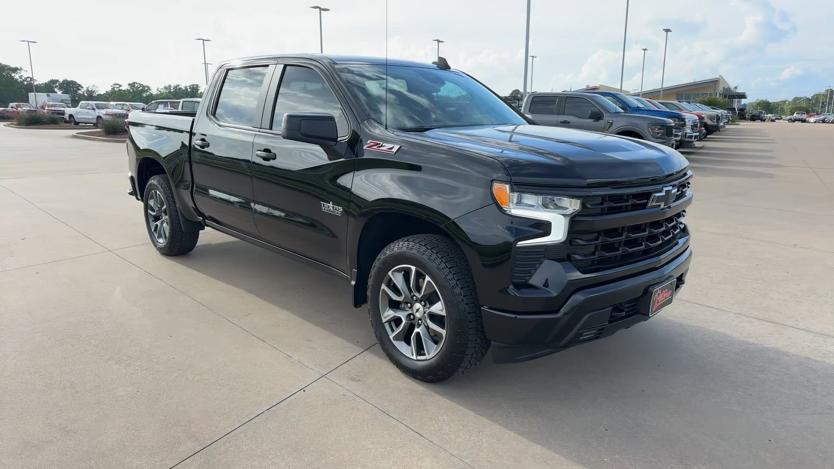 Used 2025 Chevrolet Silverado 1500 RST w/ Z71 Off-Road Package AWD/4WD image 3
