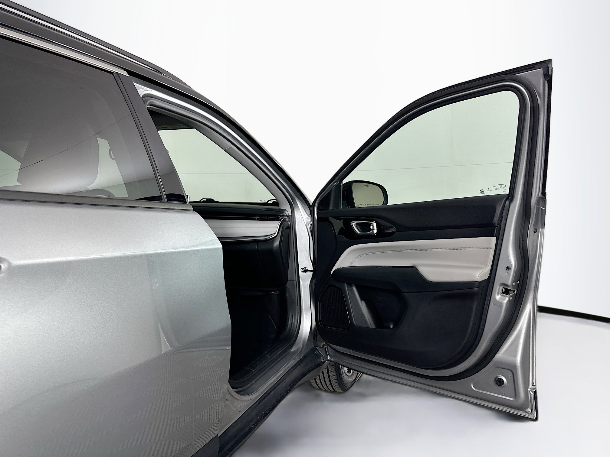 Used 2022 Jeep Compass Limited image 30