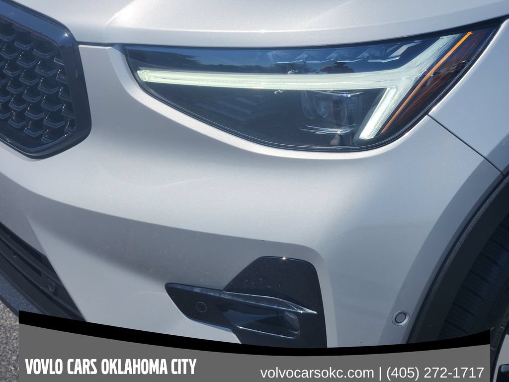 Certified 2024 Volvo XC40 B5 Plus w/ Protection Package Premier AWD/4WD image 9
