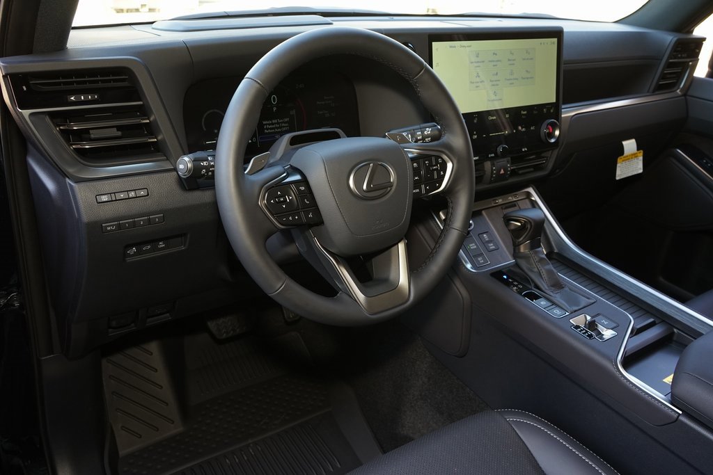 Used 2025 Lexus GX 550 image 8