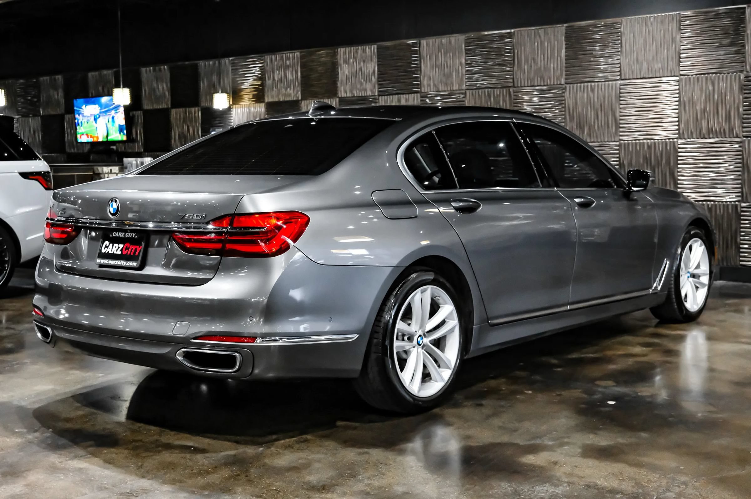 Used 2018 BMW 750i xDrive AWD/4WD image 10