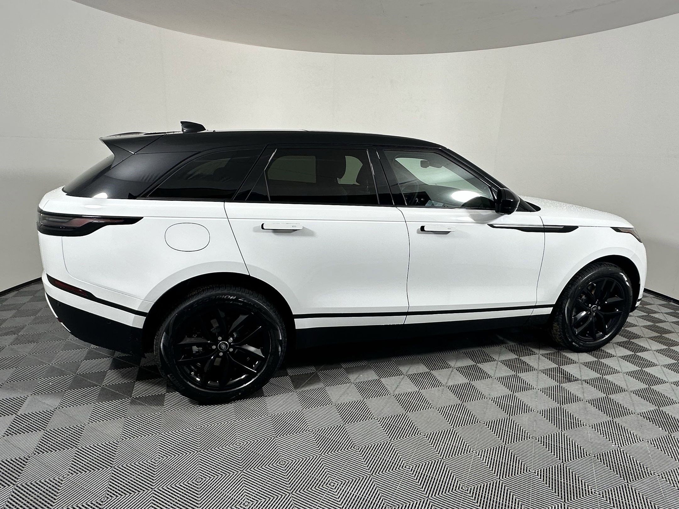 New 2026 Land Rover Range Rover Velar S image 7
