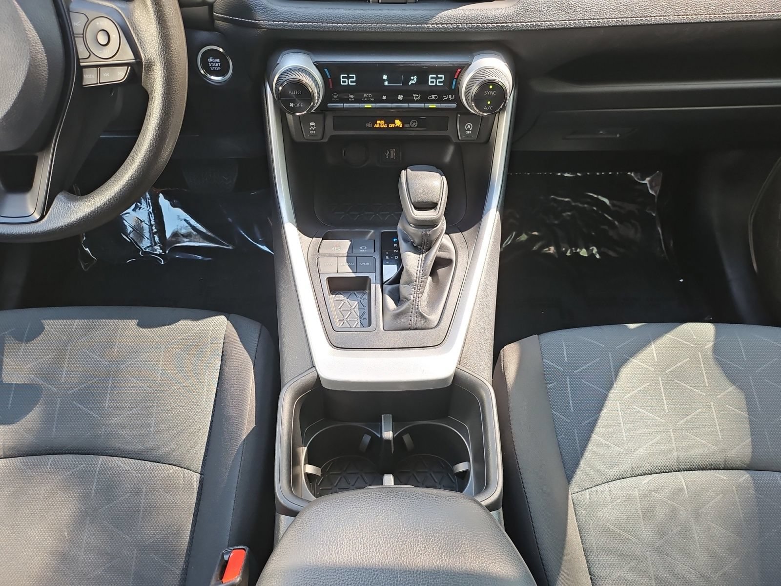 Used 2024 Toyota RAV4 XLE FWD image 31