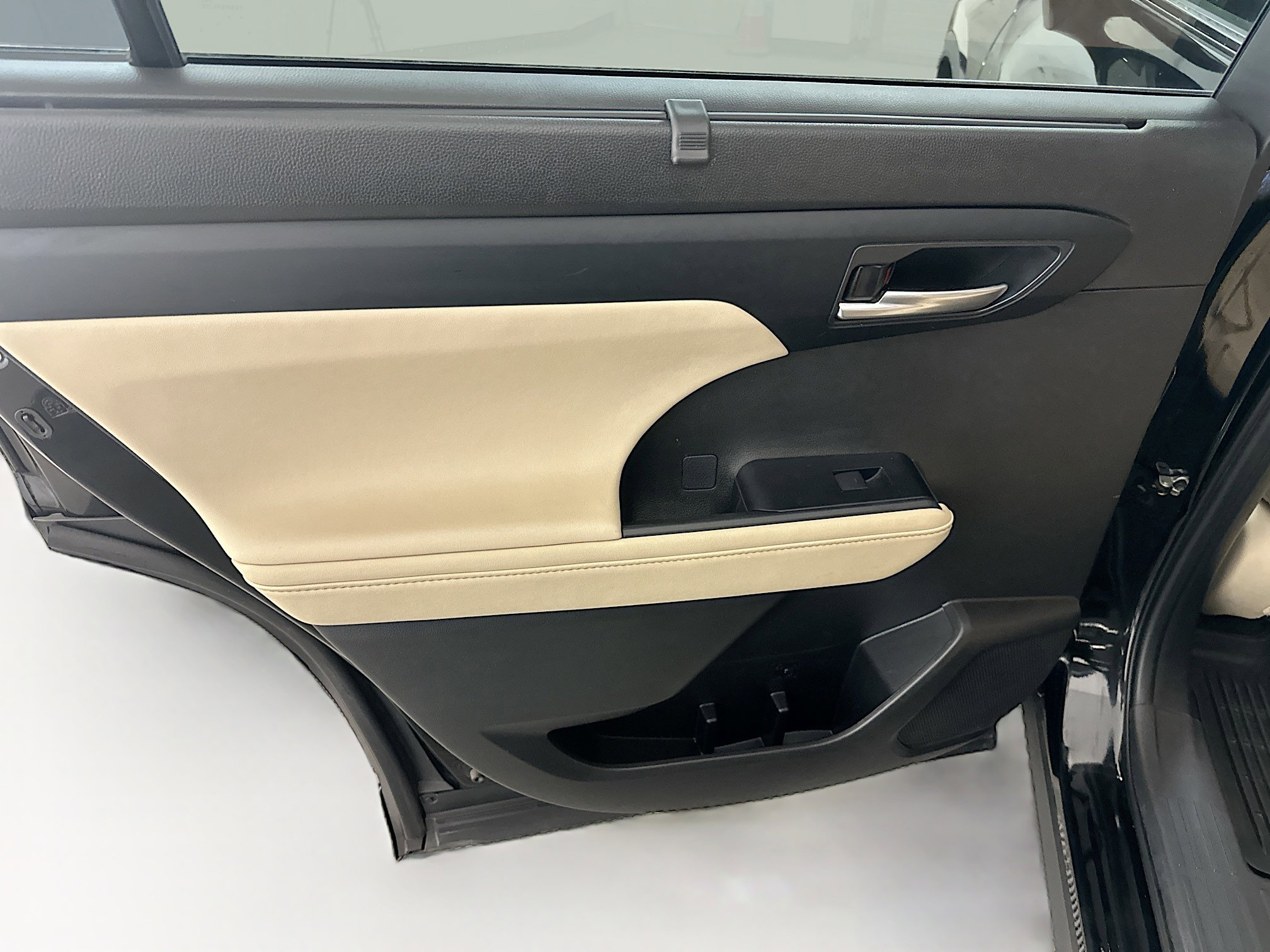 Used 2023 Toyota Highlander XLE image 27