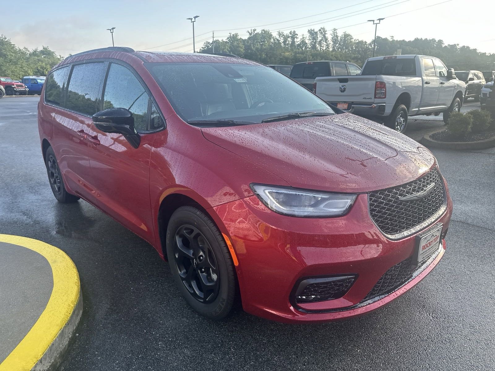 New 2024 Chrysler Pacifica Premium FWD image 4