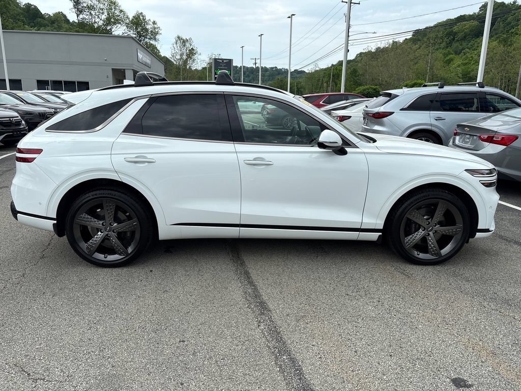 Used 2025 Genesis GV70 3.5T Sport w/ Sport Advanced Package AWD/4WD image 6