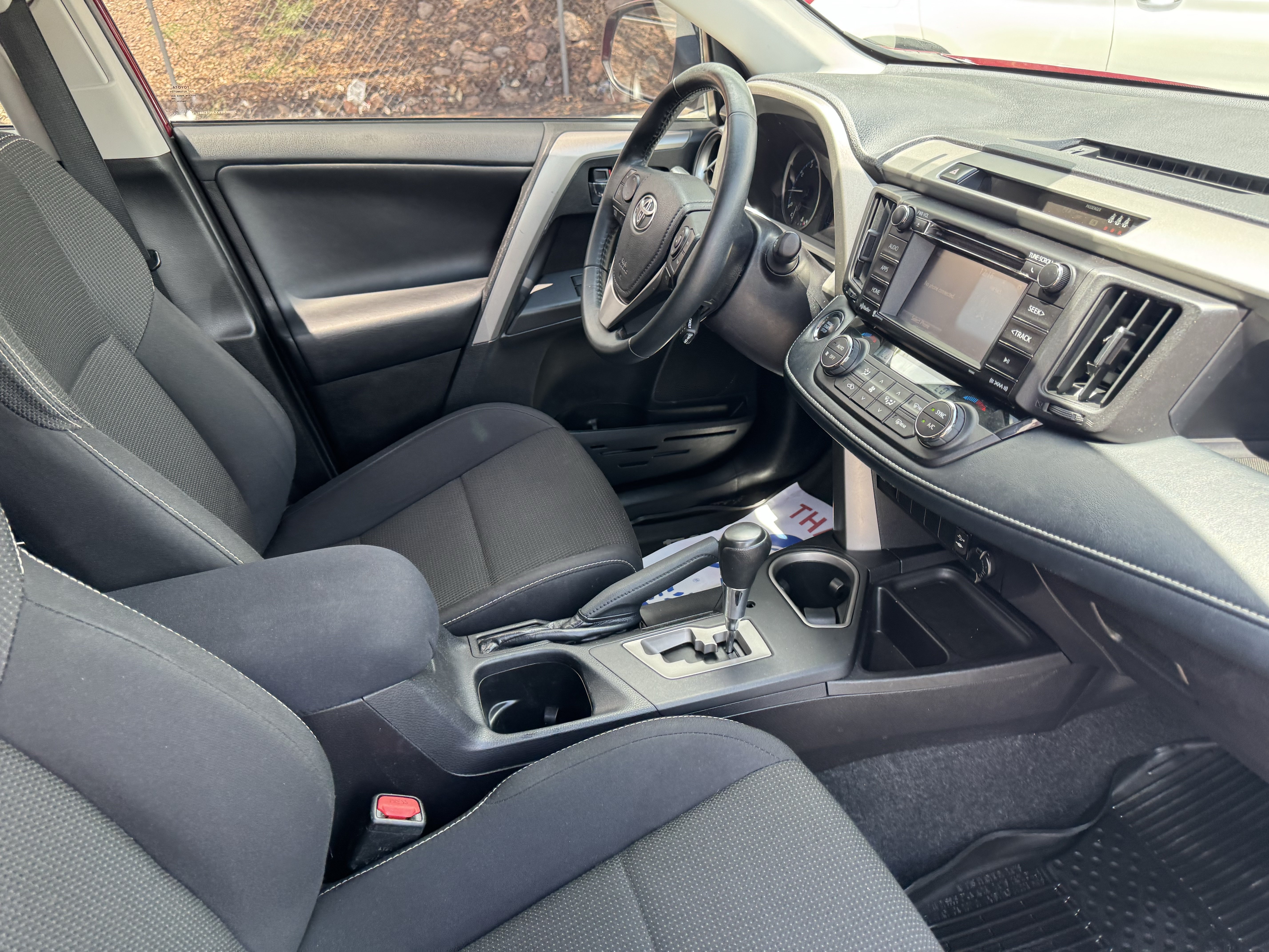 Used 2018 Toyota RAV4 XLE AWD/4WD image 14