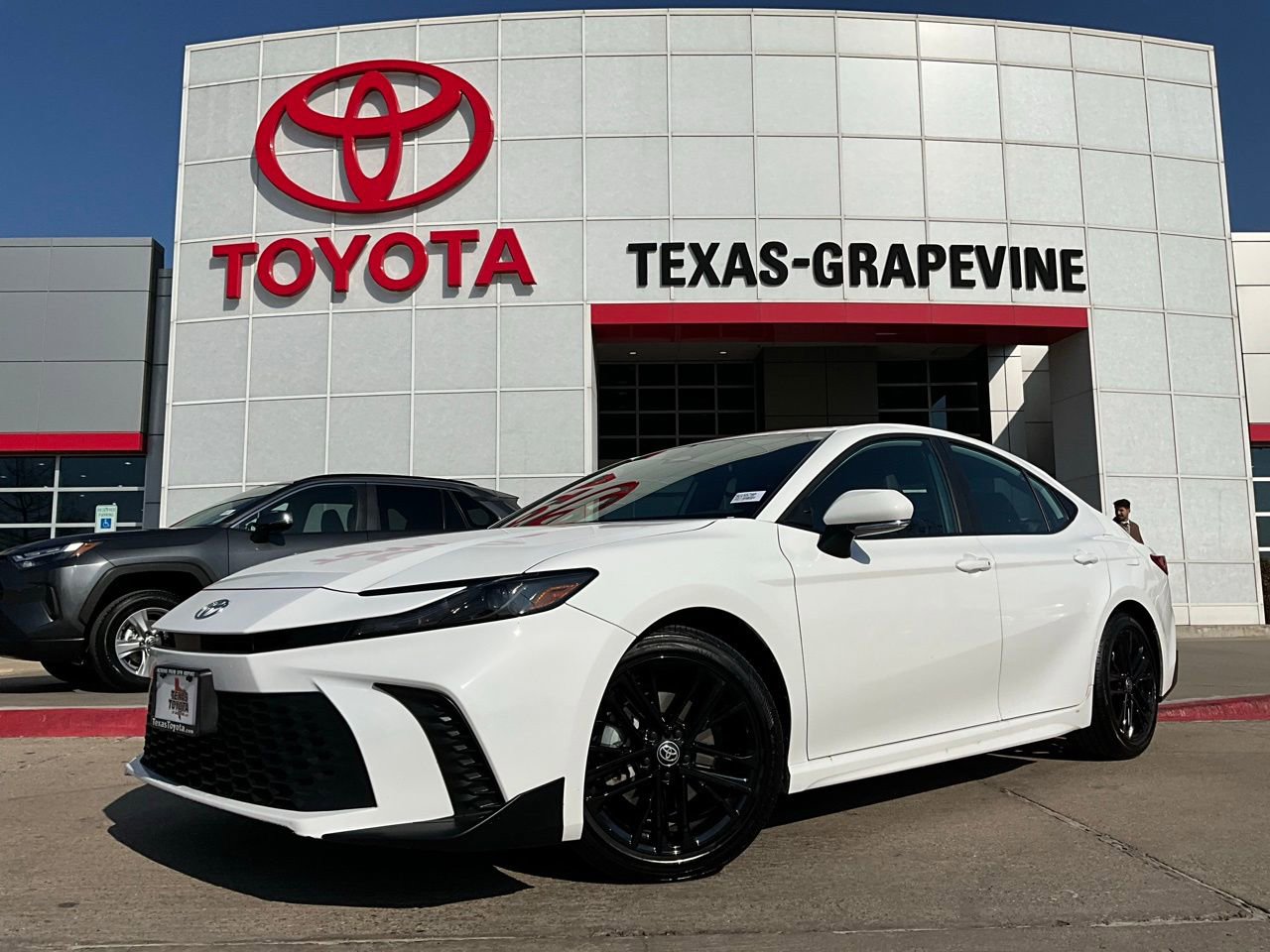 Used 2025 Toyota Camry SE image 2