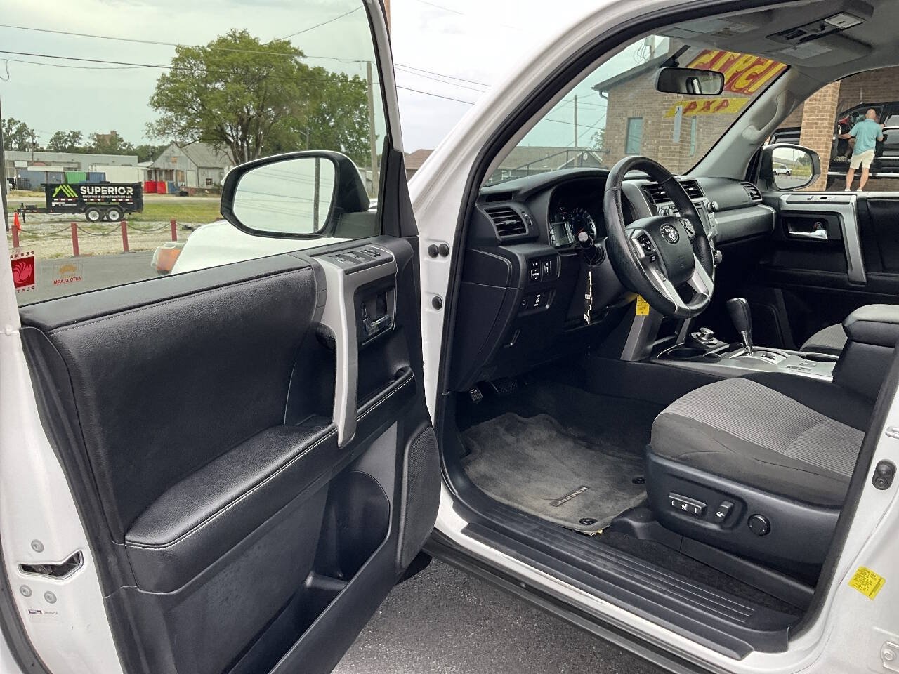 Used 2015 Toyota 4Runner SR5 w/ Four Season Floor Mat Package AWD/4WD image 24