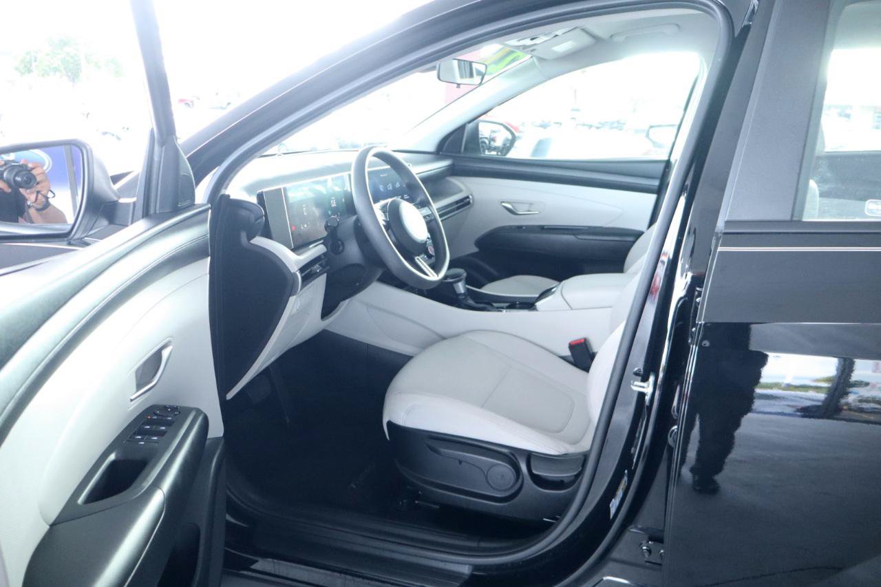 Used 2026 Hyundai Tucson SE FWD image 14