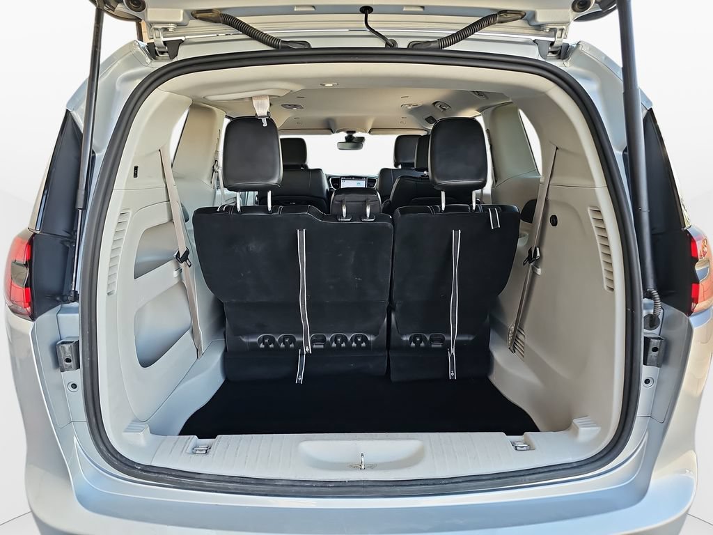 Used 2024 Chrysler Pacifica Touring-L FWD image 21