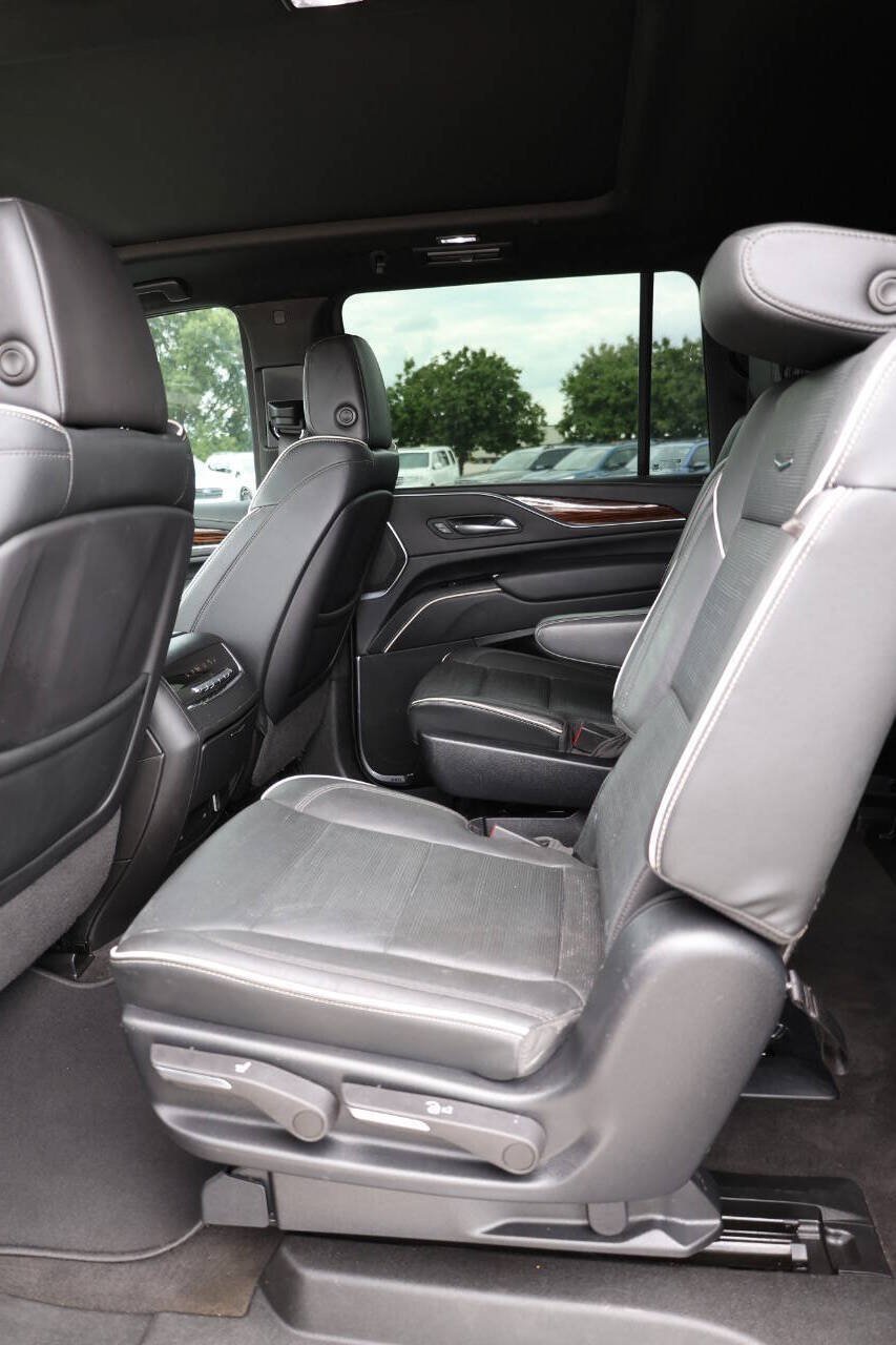 Used 2023 Cadillac Escalade ESV Premium Luxury AWD/4WD image 18