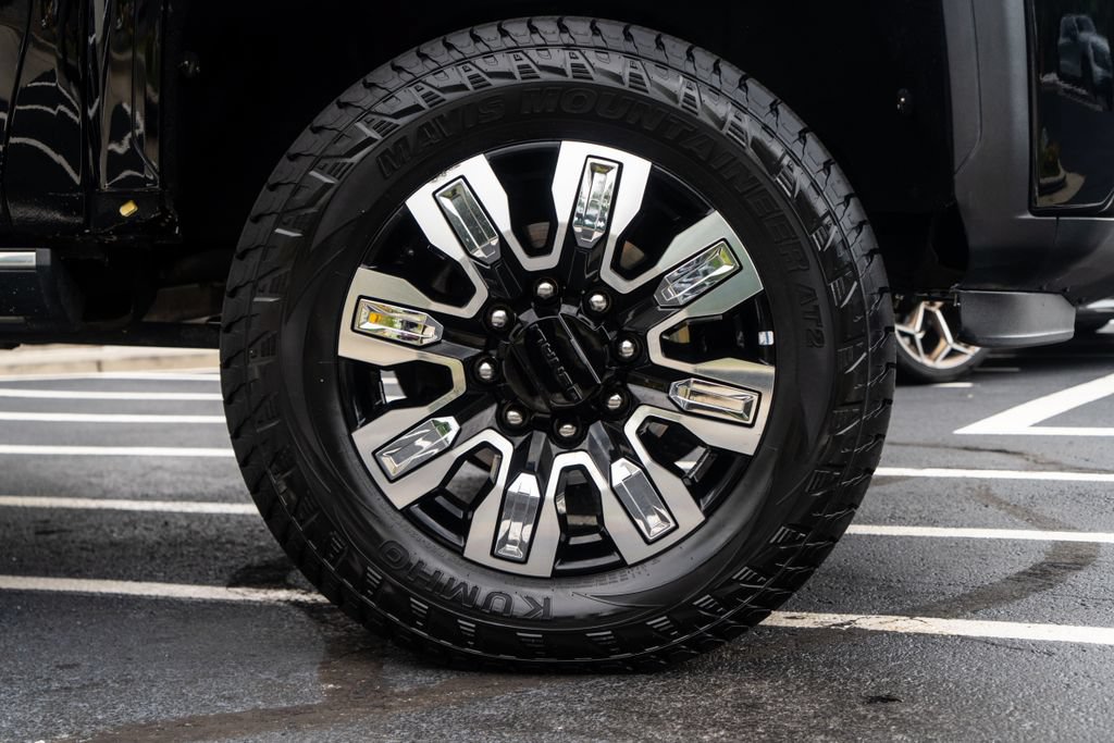 Used 2024 GMC Sierra 3500 Denali Ultimate AWD/4WD image 11