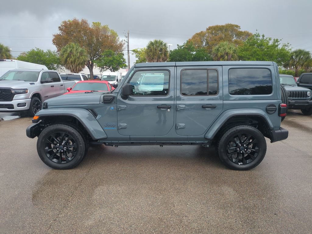 Used 2025 Jeep Wrangler Unlimited Sahara w/ Safety Group image 9