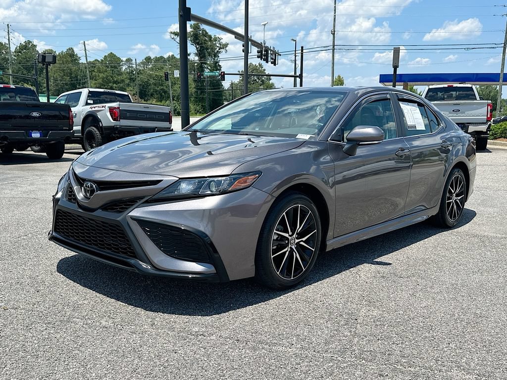 Used 2024 Toyota Camry SE FWD image 1