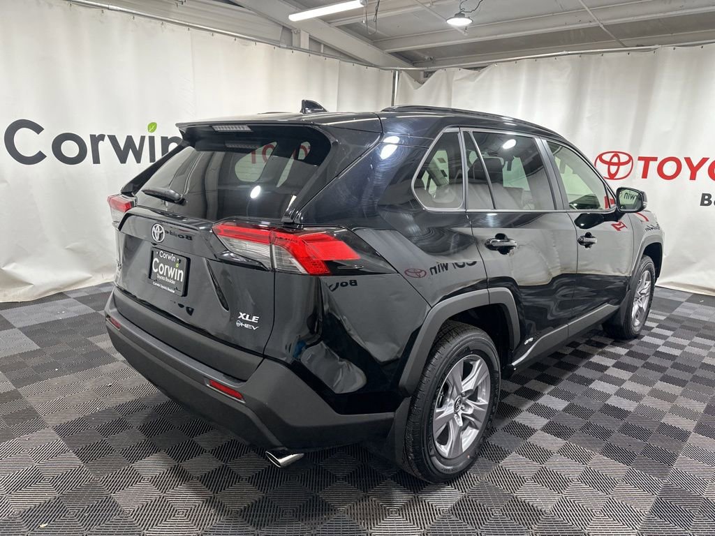 Used 2025 Toyota RAV4 XLE image 6