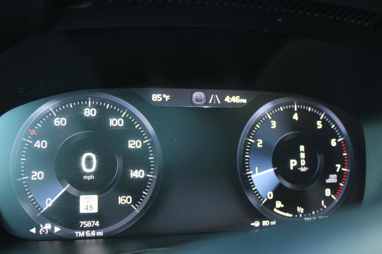 Used 2019 Volvo XC40 T5 R-Design image 21