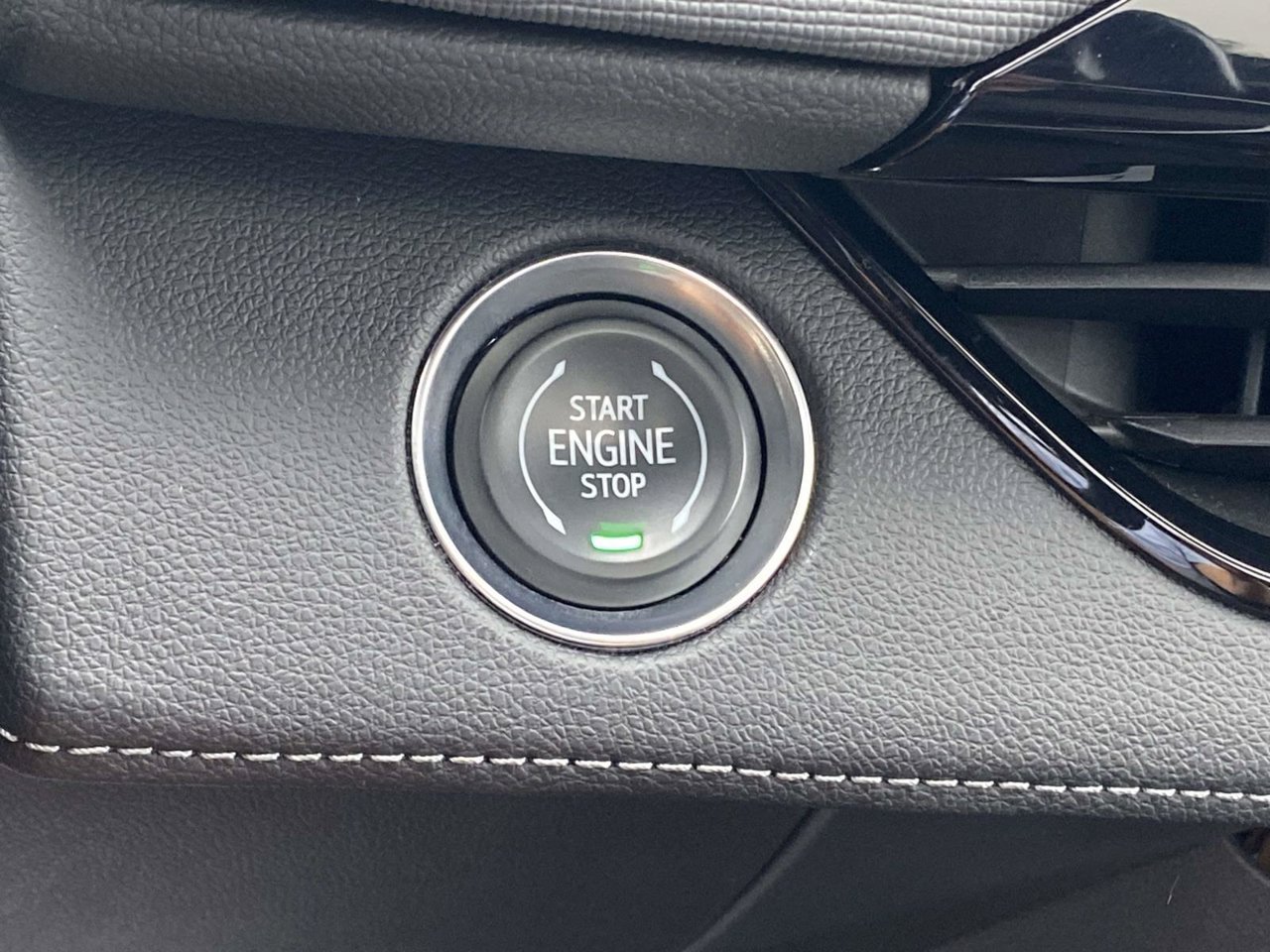 Used 2025 Buick Enclave Avenir w/ Super Cruise Package FWD image 26