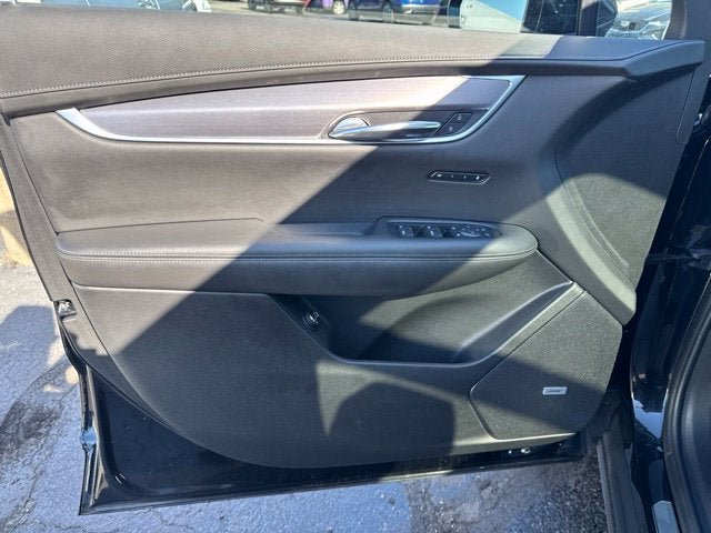 Used 2025 Cadillac XT6 Luxury FWD image 7