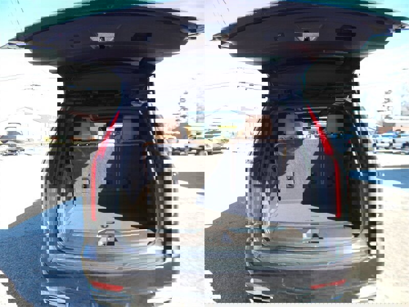 Used 2022 Cadillac Escalade Premium Luxury w/ LPO, Radiant Package image 10