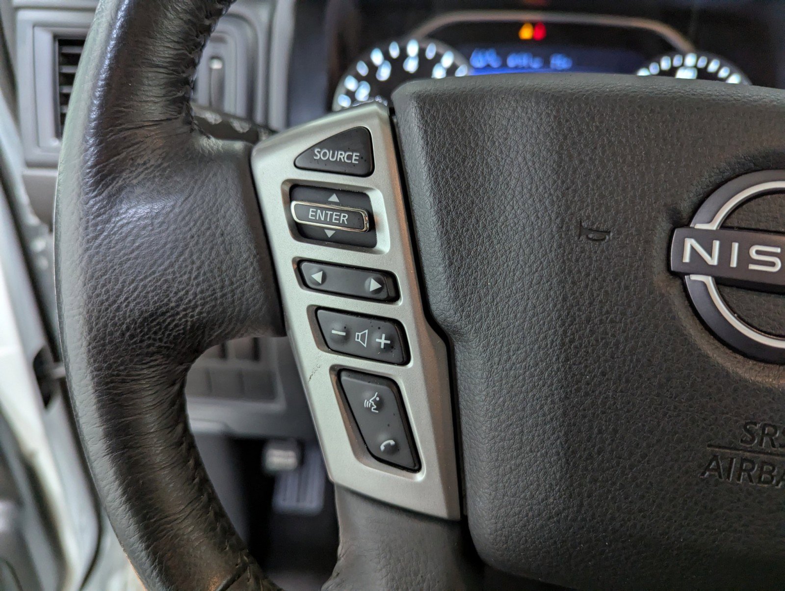 Used 2024 Nissan Titan SV w/ SV Convenience Package image 19