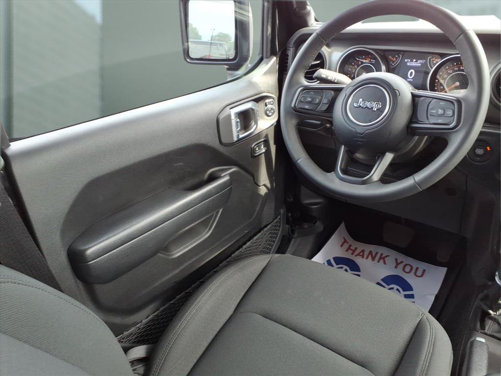 Used 2023 Jeep Gladiator Sport AWD/4WD image 18