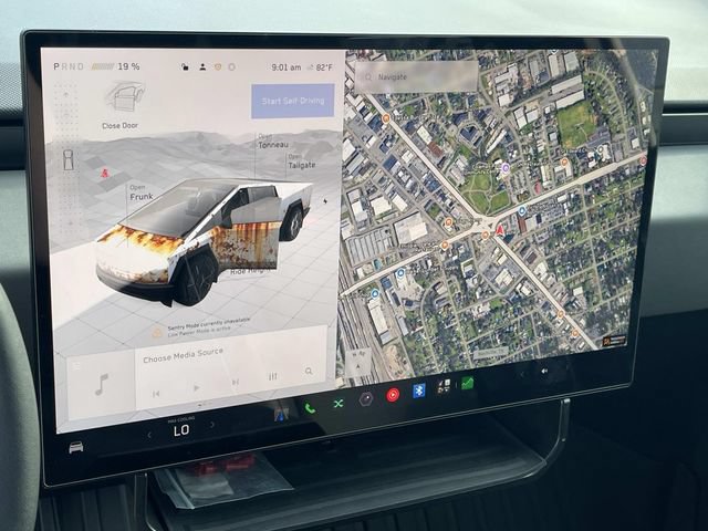 Used 2024 Tesla Cybertruck AWD Crew Cab image 29