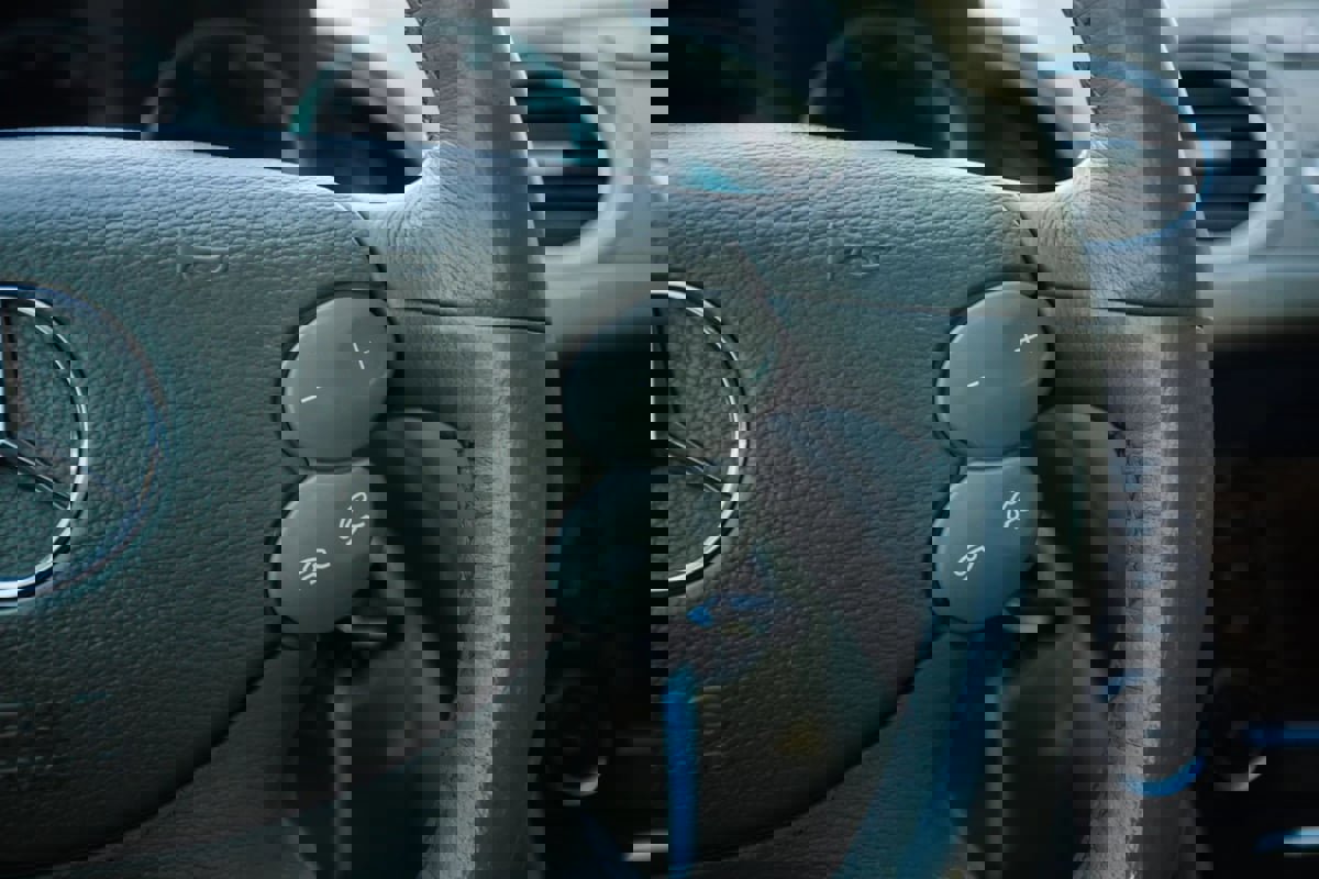 Used 2005 Mercedes-Benz SL 500 image 17