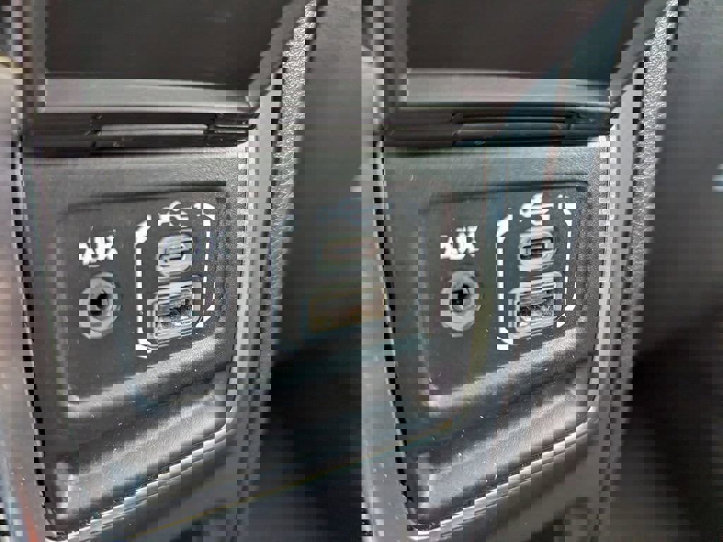 Used 2025 Jeep Wrangler Sahara image 21