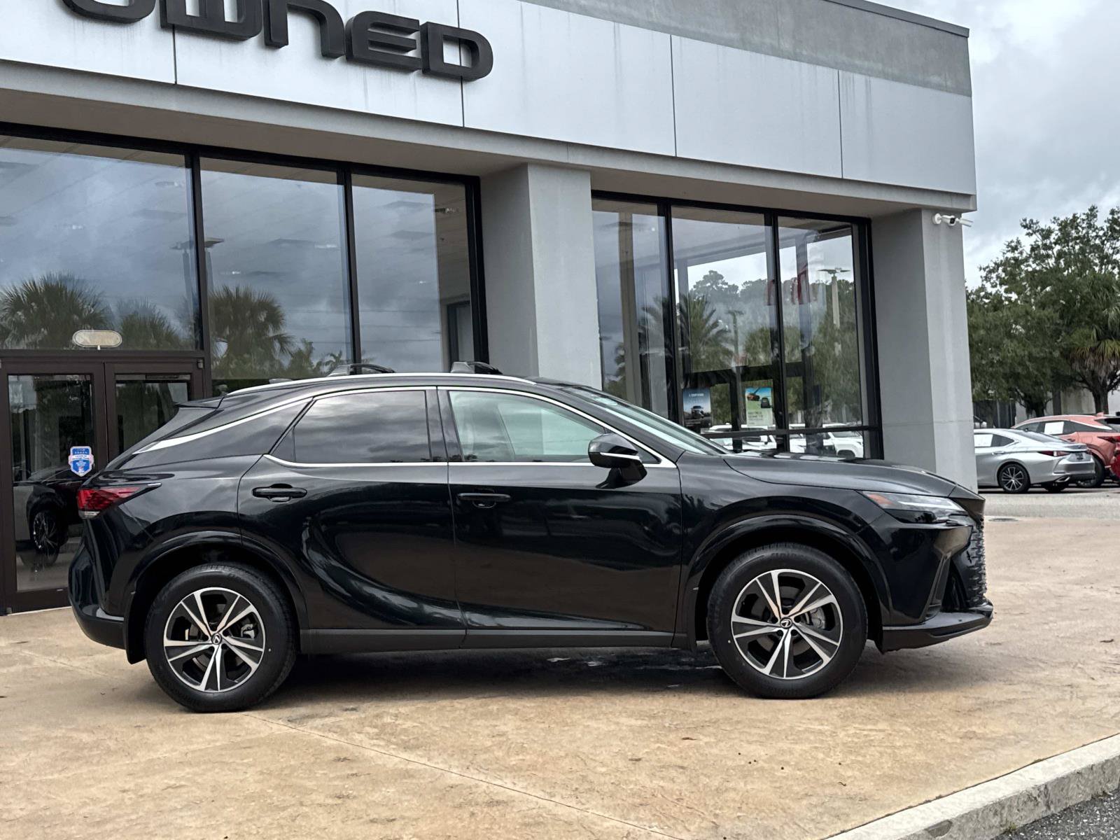 Used 2024 Lexus RX 350h w/ Convenience Package AWD/4WD image 2