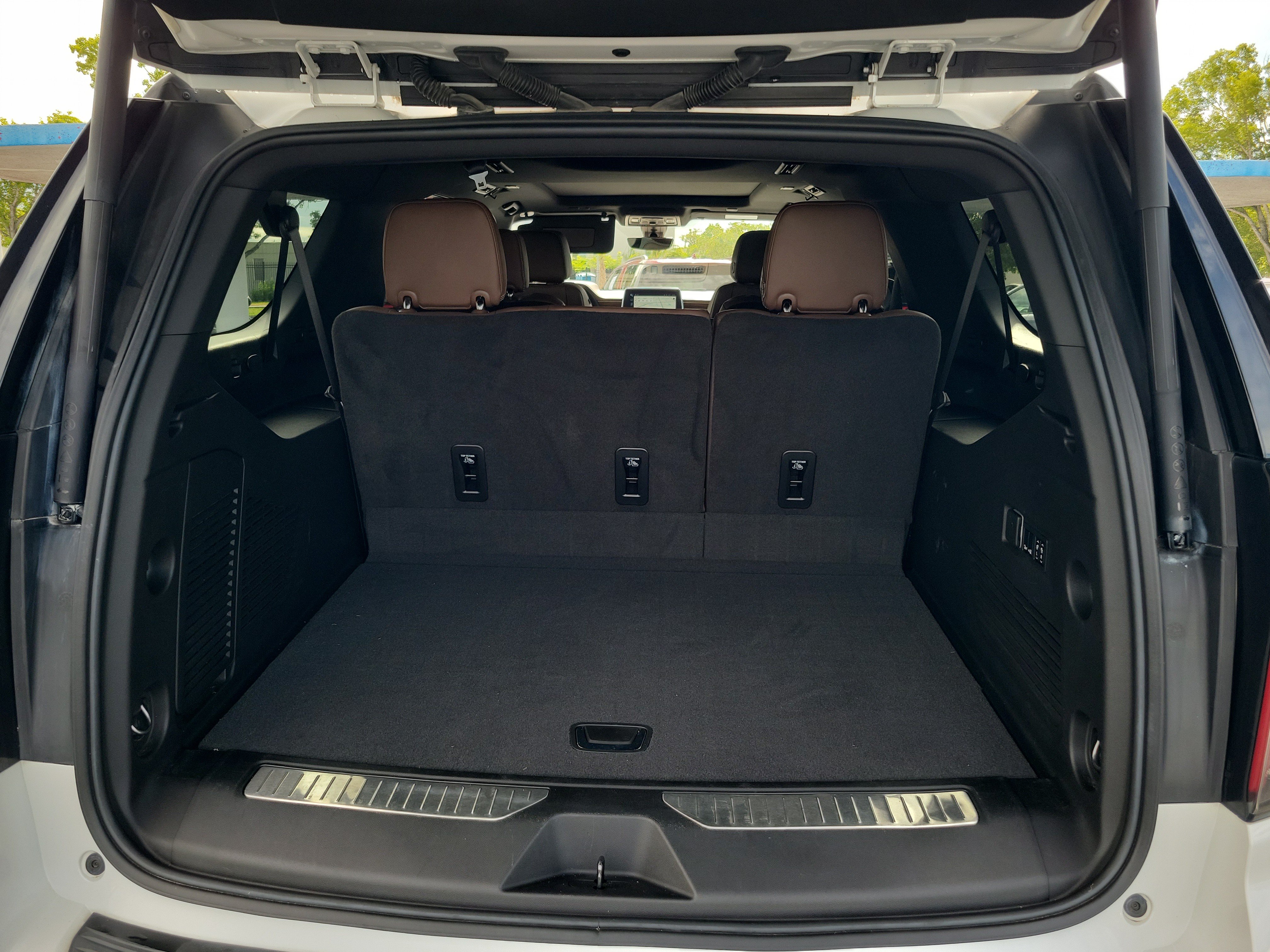 Used 2022 Chevrolet Suburban High Country w/ Premium Package RWD image 6