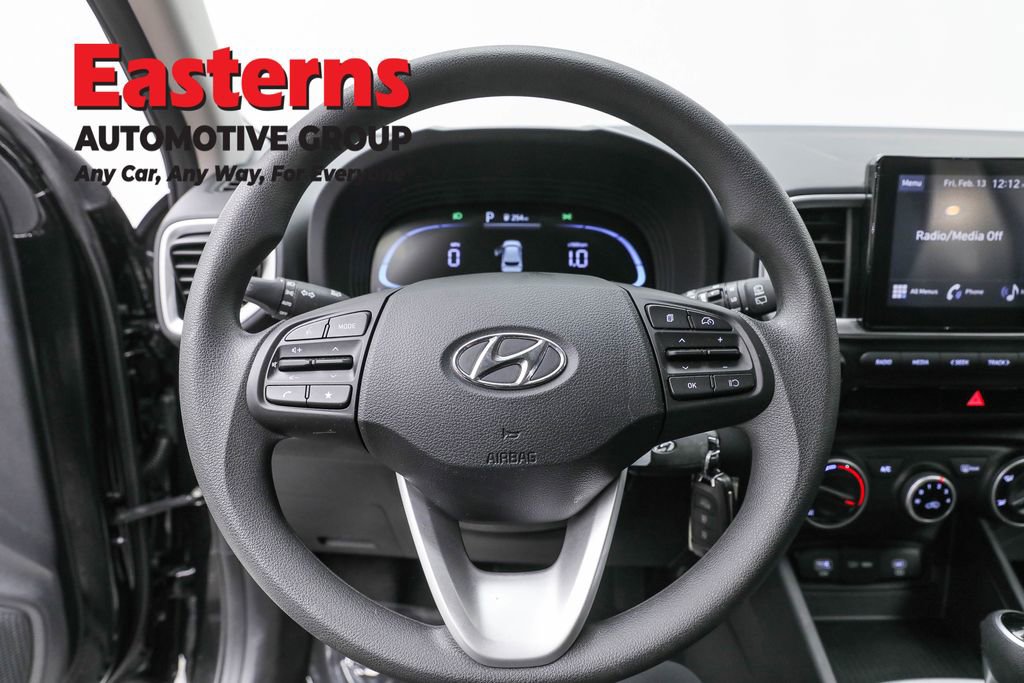 Used 2025 Hyundai Venue SE image 10