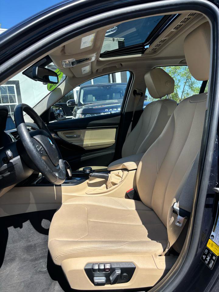 Used 2017 BMW 320i xDrive Sedan AWD/4WD image 9