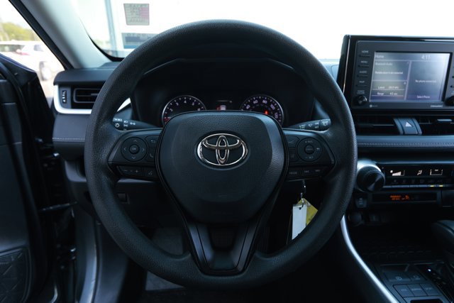Used 2021 Toyota RAV4 LE FWD image 11