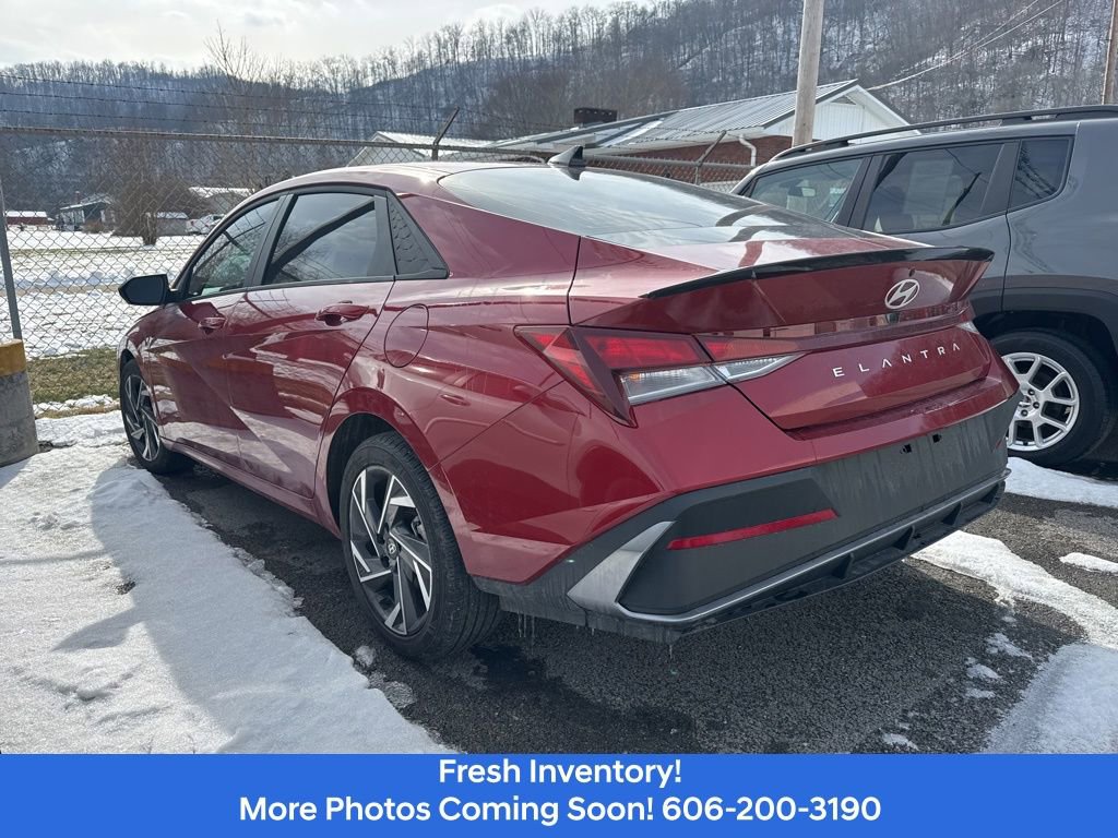 Used 2025 Hyundai Elantra Sport FWD image 7